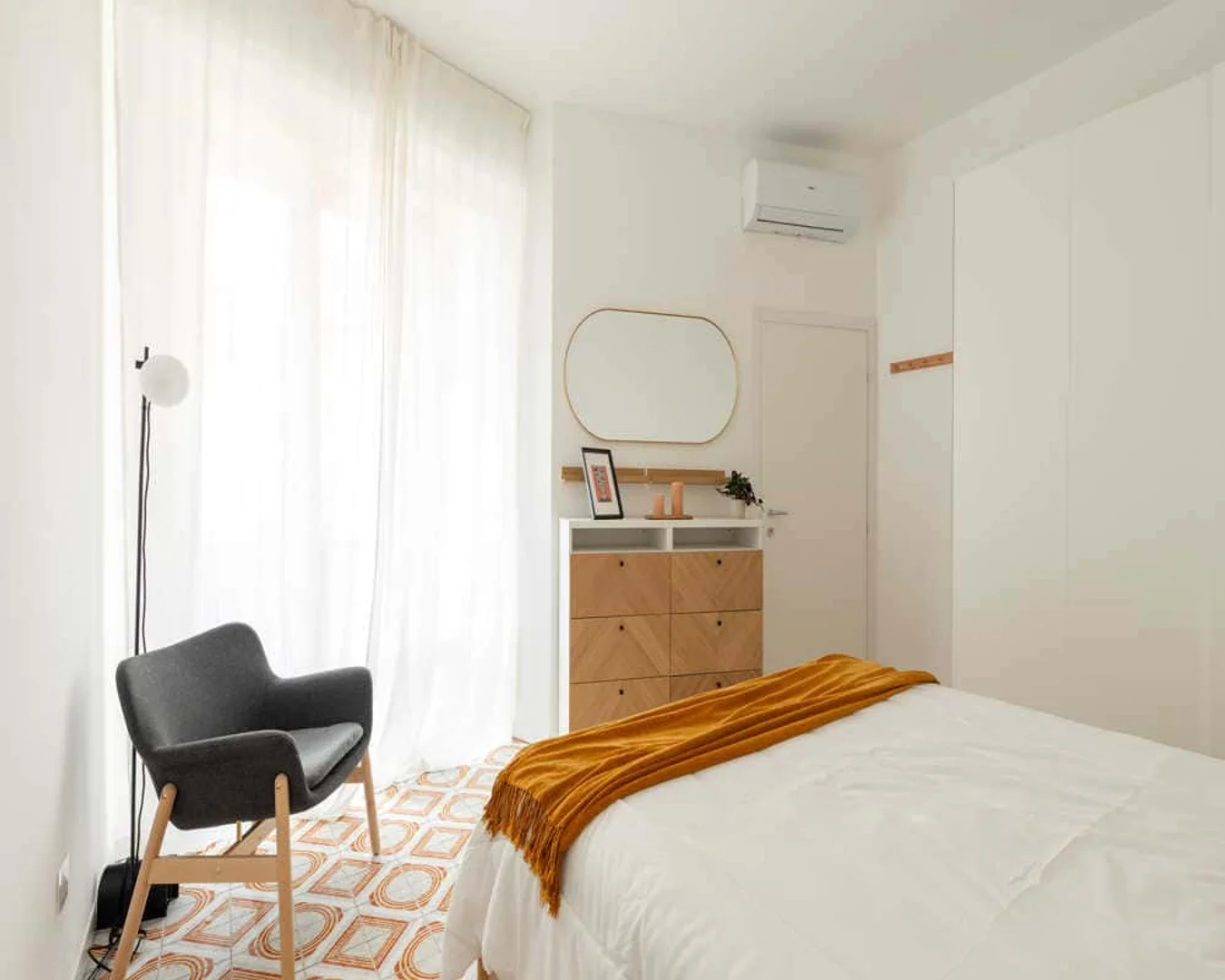 Stanza funzionale per studenti perfetta per studiare a