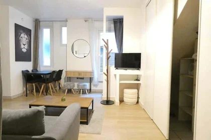 Dairenin tamamı konumu 18 Rue d'Alger, 44100 Nantes, Francia, 2 10 görüntüsü