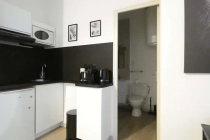 Dairenin tamamı konumu 18 Rue d'Alger, 44100 Nantes, Francia, 4 10 görüntüsü