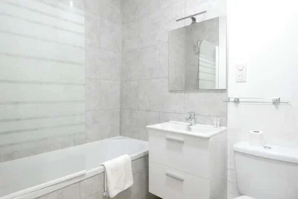 Dairenin tamamı konumu 18 Rue d'Alger, 44100 Nantes, Francia, 6 10 görüntüsü