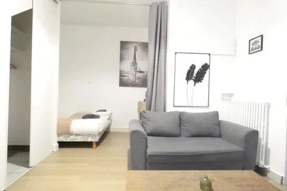 Dairenin tamamı konumu 18 Rue d'Alger, 44100 Nantes, Francia, 8 10 görüntüsü