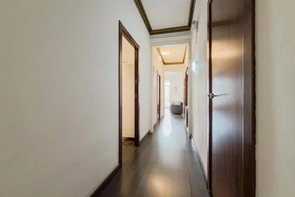 Quarto privado em Carrer de València, 337, Eixample, 08009 Barcelona, Spagna, imagem 13 de 26