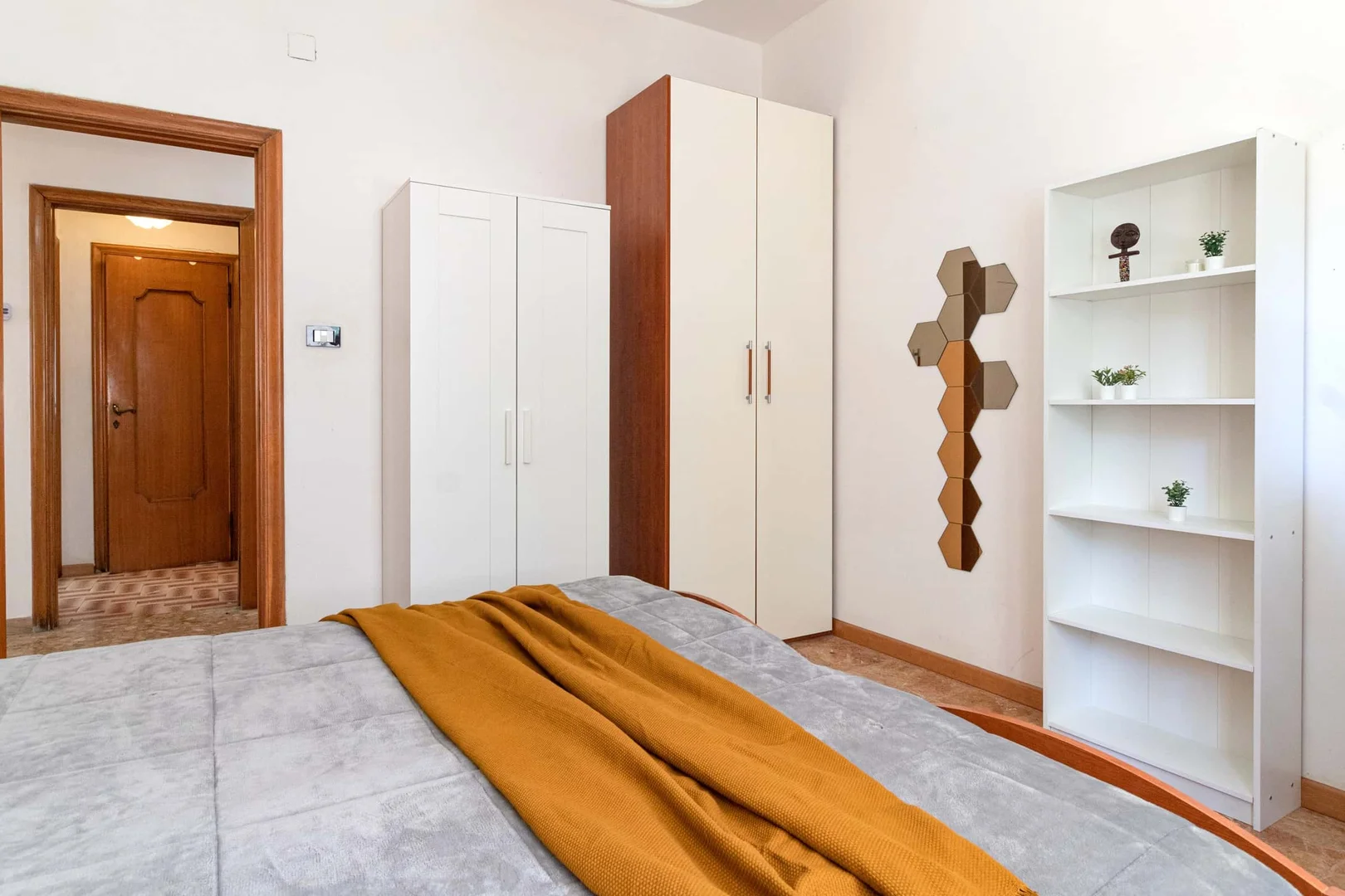 Economical student room with convenient location in 