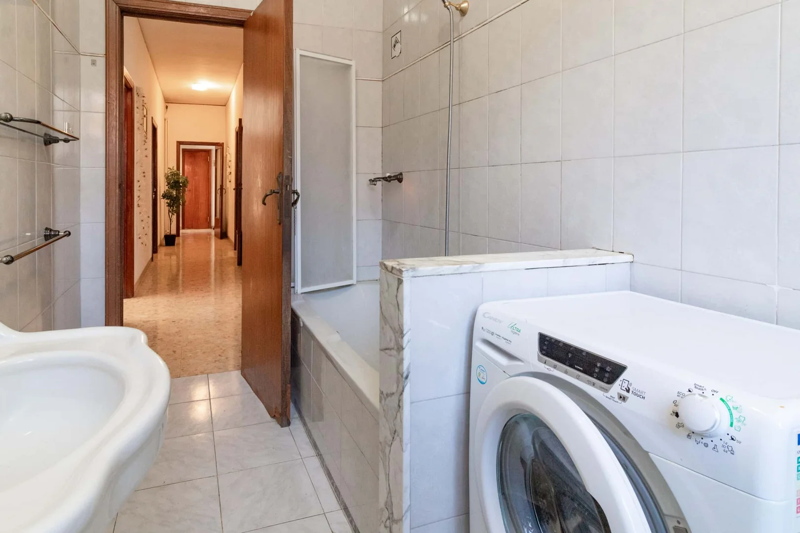 Economical student room with convenient location in 