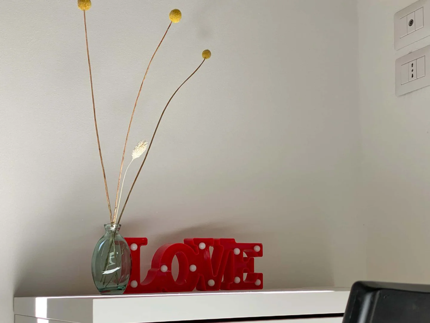 Habitación estudiantil luminosa y aireada con fácil acceso a la universidad en 