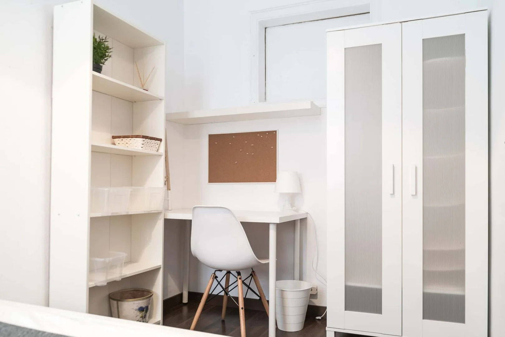 Quarto para alugar em apartamento de estudantes em , totalmente mobilado