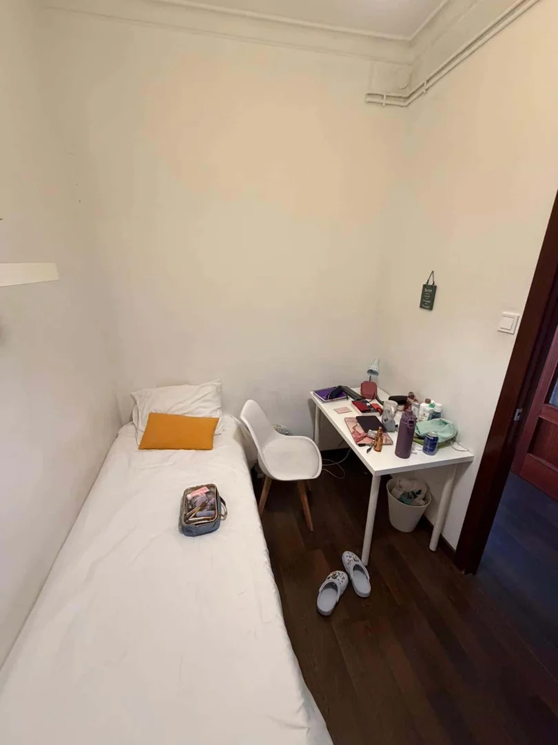 Quarto amigo do estudante em  com comodidades modernas