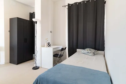 Prywatny pokój Via Cavour, 46, 86100 Campobasso CB, Italia, obraz 10 19