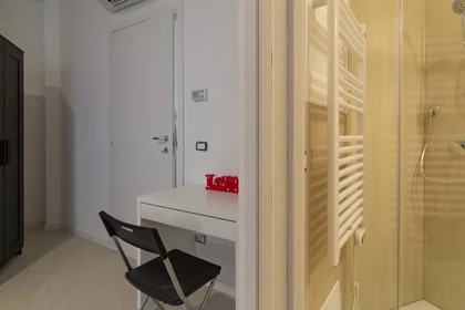 Chambre privée à Via Cavour, 46, 86100 Campobasso CB, Italia, image 10 de 19