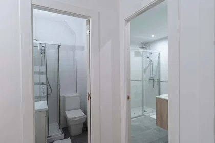 Quarto privado em Av. de la Ciudad de Barcelona, 119, Retiro, 28007 Madrid, Spain, imagem 12 de 45