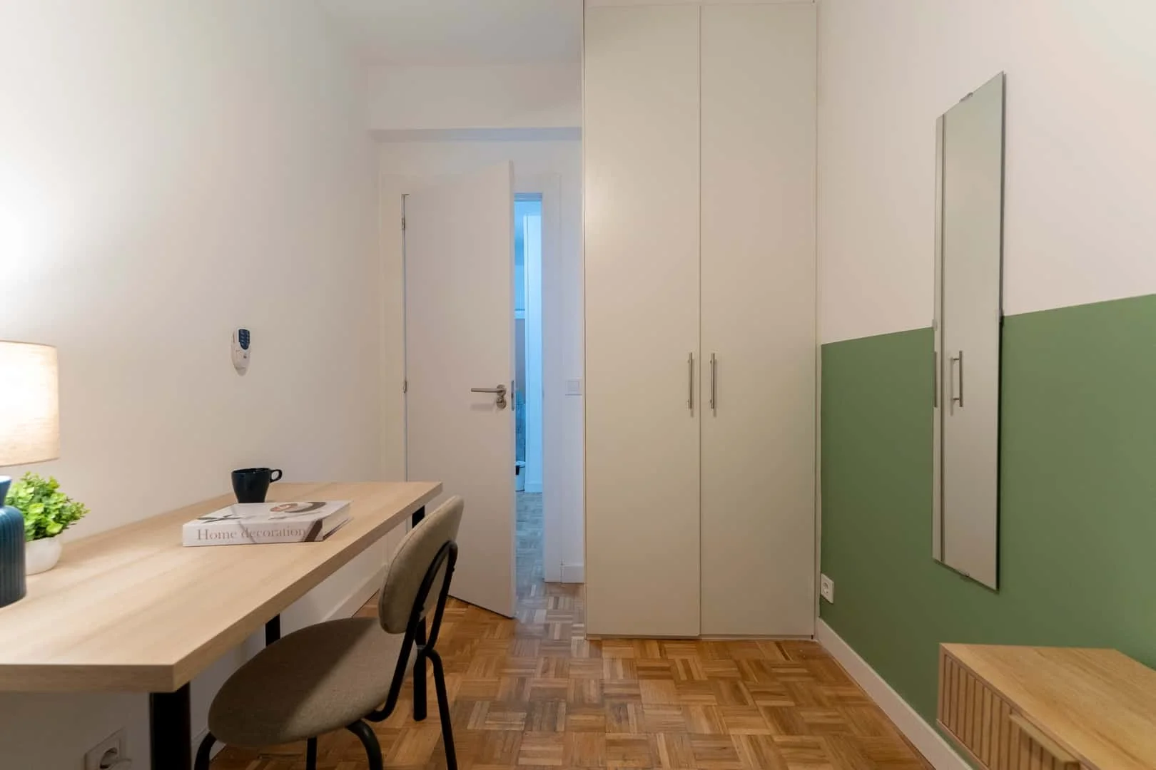 Quarto de estudante económico perto do campus em 