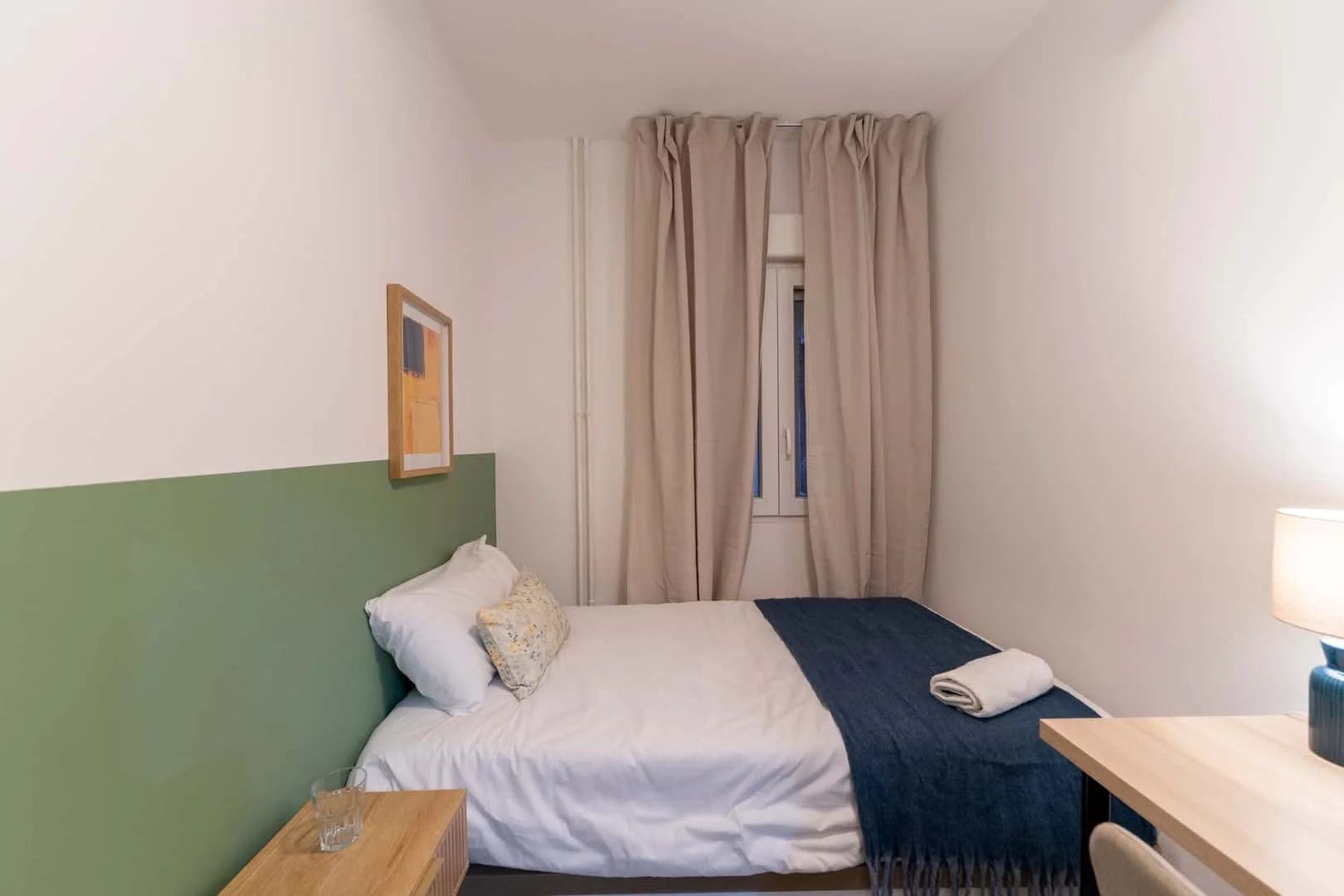 Quarto de estudante económico com localização conveniente em 