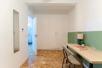 Quarto privado em Av. de la Ciudad de Barcelona, 119, Retiro, 28007 Madrid, Spain, imagem 1 de 10