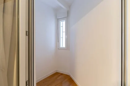 Quarto privado em Av. de la Ciudad de Barcelona, 119, Retiro, 28007 Madrid, Spain, imagem 1 de 46