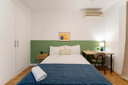 Quarto privado em Av. de la Ciudad de Barcelona, 119, Retiro, 28007 Madrid, Spain, imagem 3 de 46