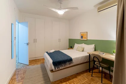 Quarto privado em Av. de la Ciudad de Barcelona, 119, Retiro, 28007 Madrid, Spain, imagem 9 de 46