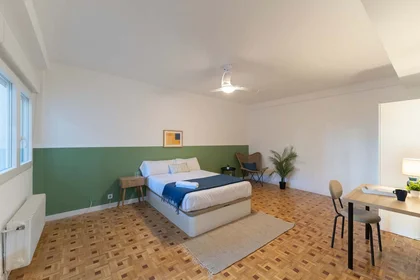 Quarto privado em Av. de la Ciudad de Barcelona, 119, Retiro, 28007 Madrid, Spain, imagem 1 de 48
