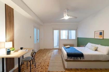 Quarto privado em Av. de la Ciudad de Barcelona, 119, Retiro, 28007 Madrid, Spain, imagem 3 de 48