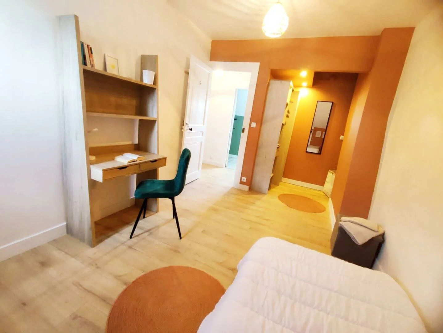 Habitación estudiantil económica cerca del campus en 