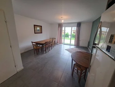Quarto privado em Le mans, 72000, imagem 1 de 8