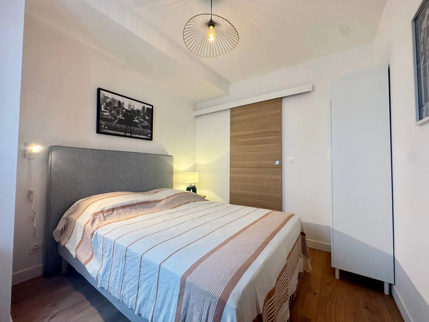 Chambre d'étudiant économique avec emplacement pratique dans 