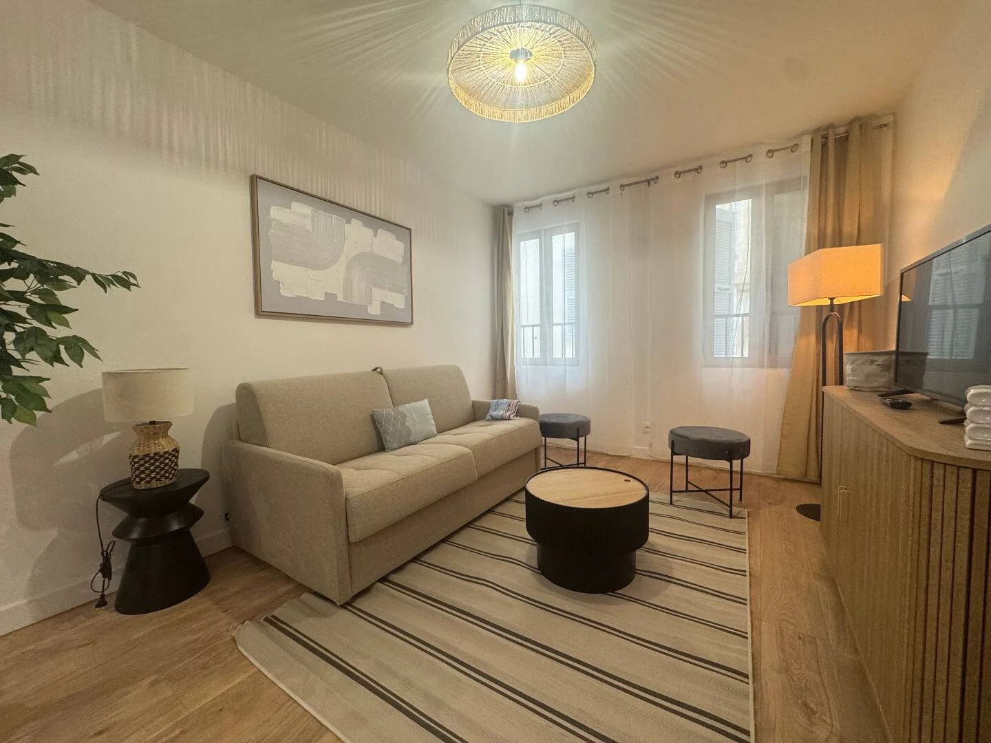 Chambre abordable pour les étudiants avec un bon éclairage dans 