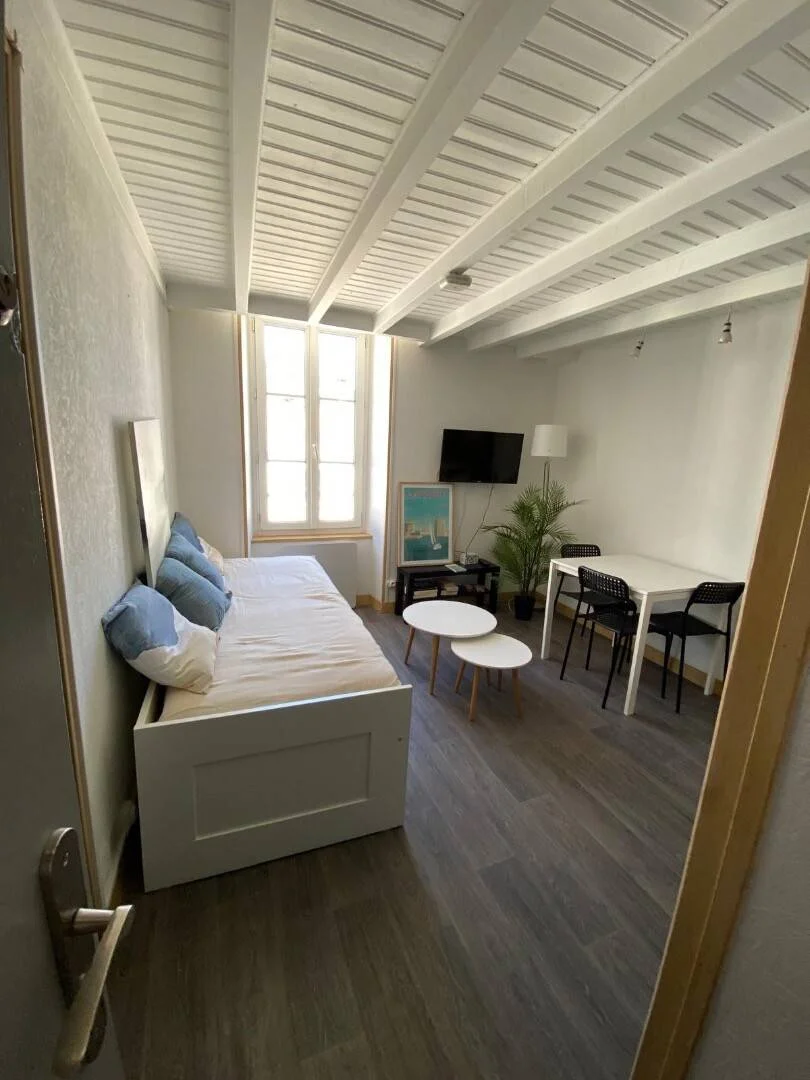 Chambre abordable pour les étudiants avec un bon éclairage dans 