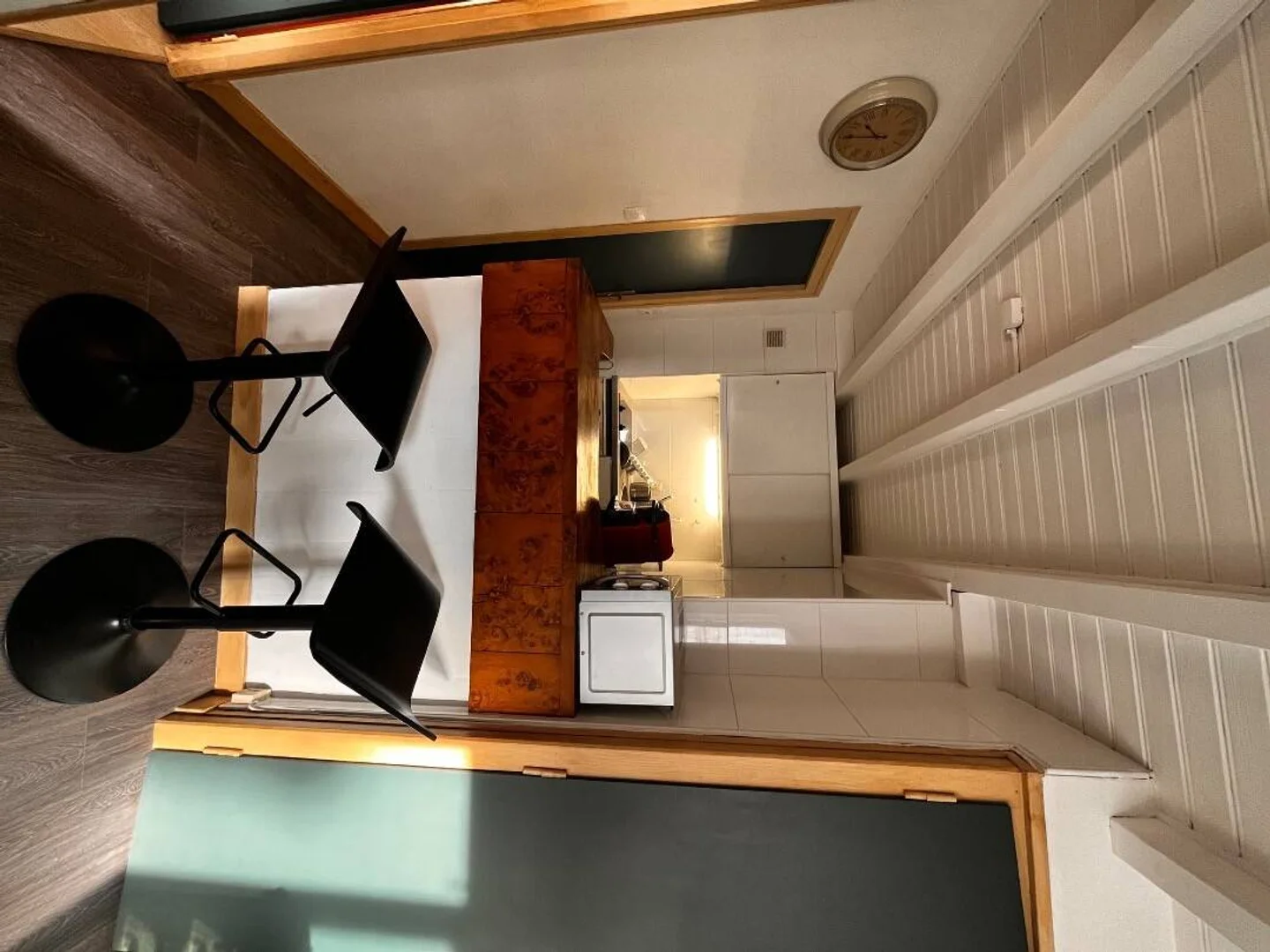 Chambre confortable pour étudiants disponible dans 