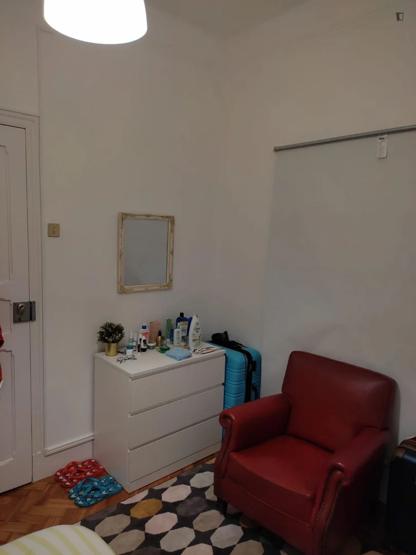 'de modern olanaklara sahip öğrenci dostu oda