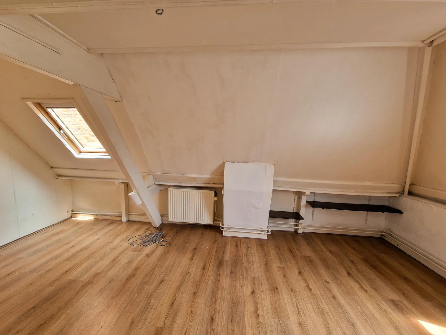 Functional student room perfect for studying in 