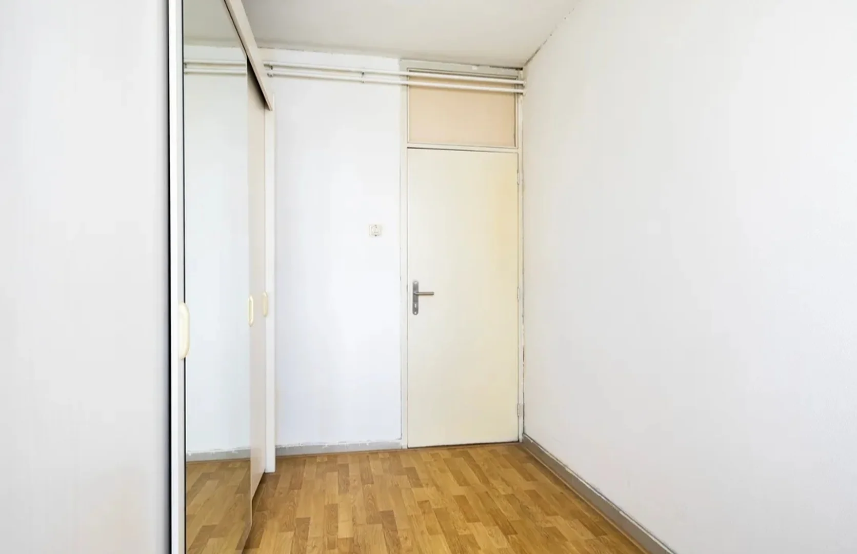Chambre d'étudiant économique avec emplacement pratique dans 