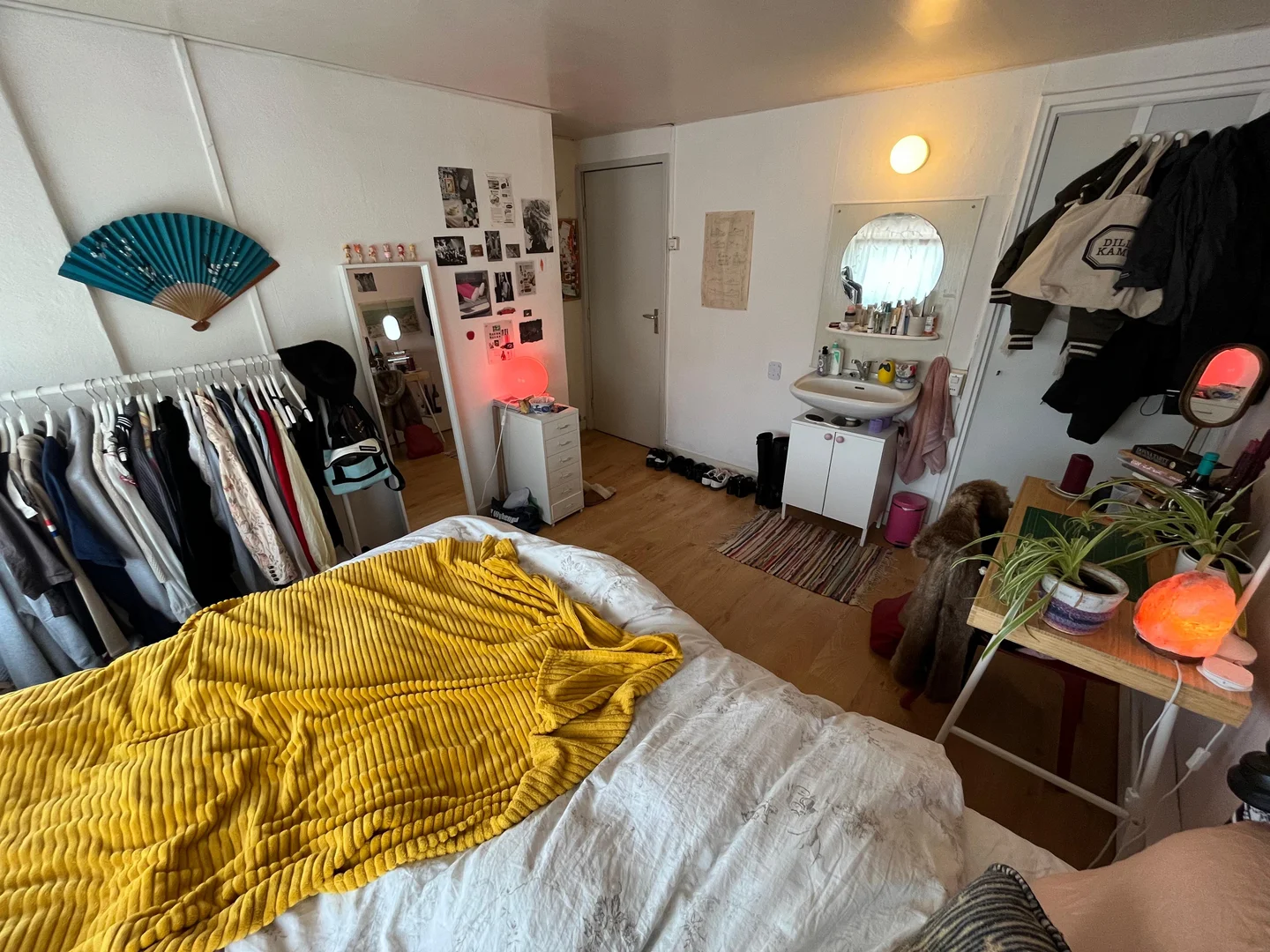 Helles und luftiges Studentenzimmer mit einfachem Zugang zur Universität in 