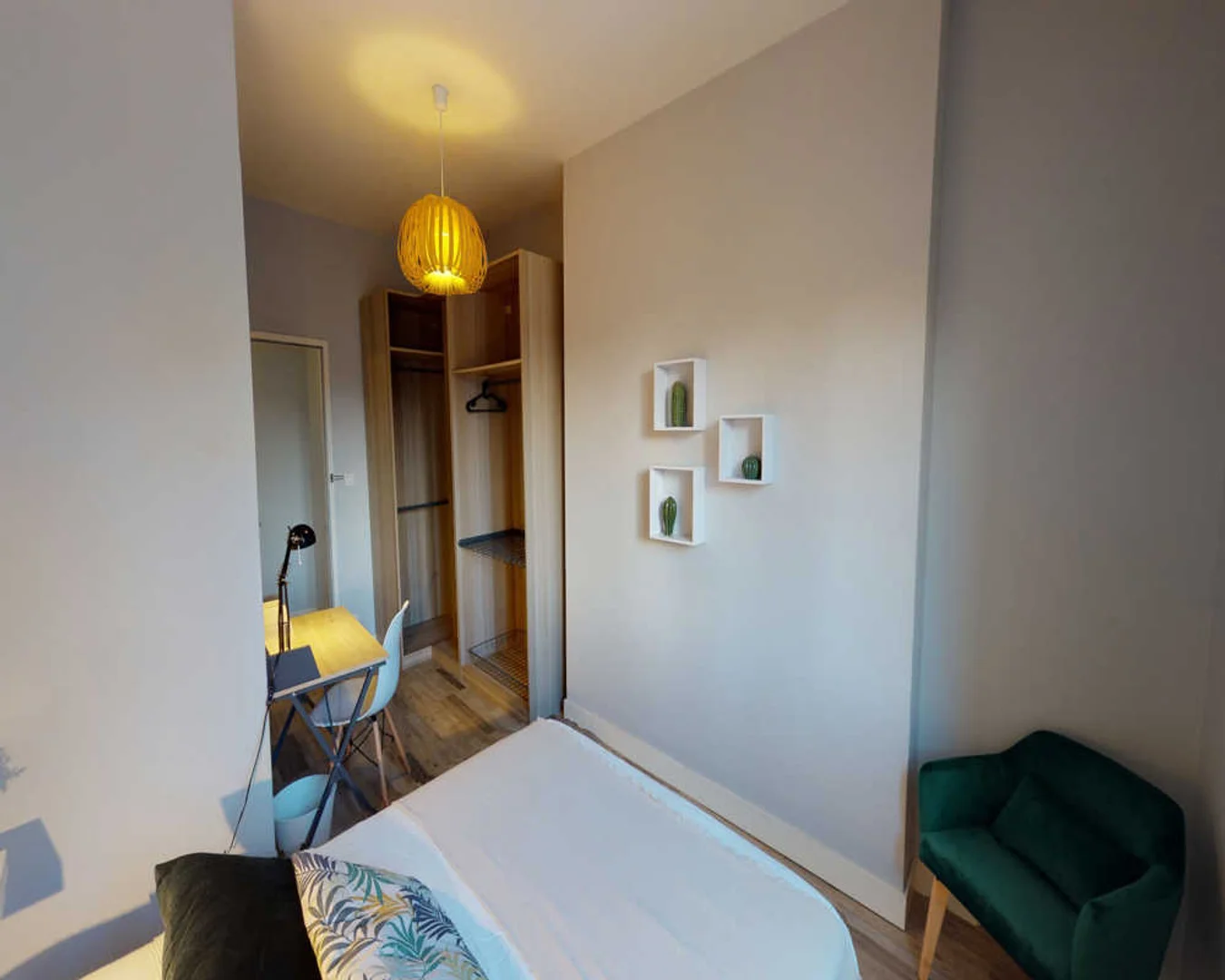 Cozy room for students available in 