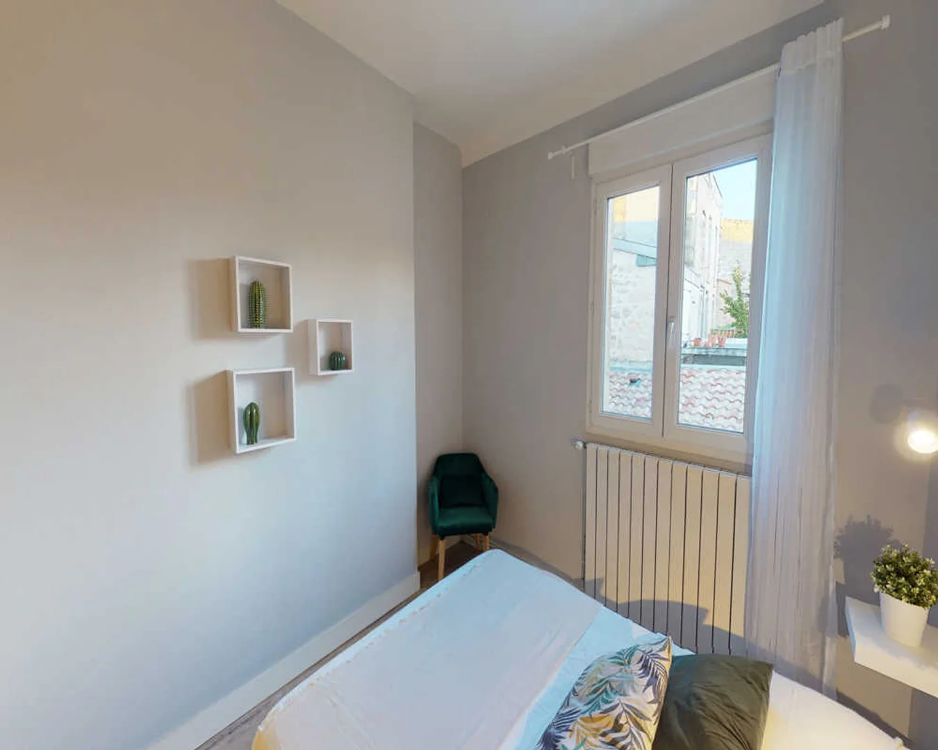 Room for rent in student apartment in , fully furnished