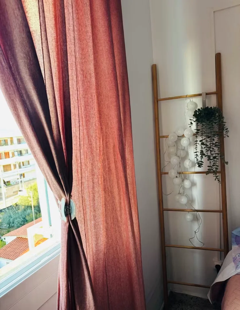  bölgesinde uygun konuma sahip ekonomik öğrenci odası