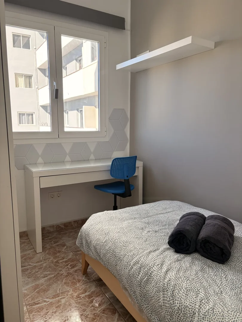 Chambre d'étudiant confortable et spacieuse dans 