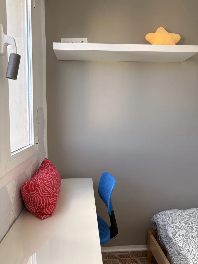 Chambre d'étudiant fonctionnelle parfaite pour étudier dans 