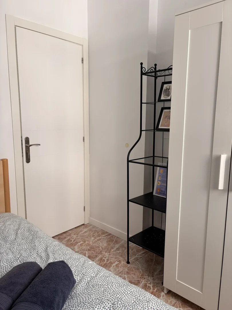 Chambre conviviale pour les étudiants dans  avec des équipements modernes