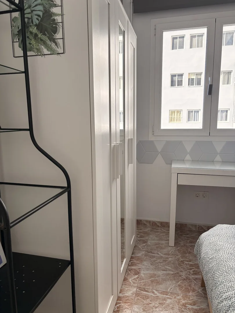 Chambre à louer dans un appartement d'étudiant à , entièrement meublée
