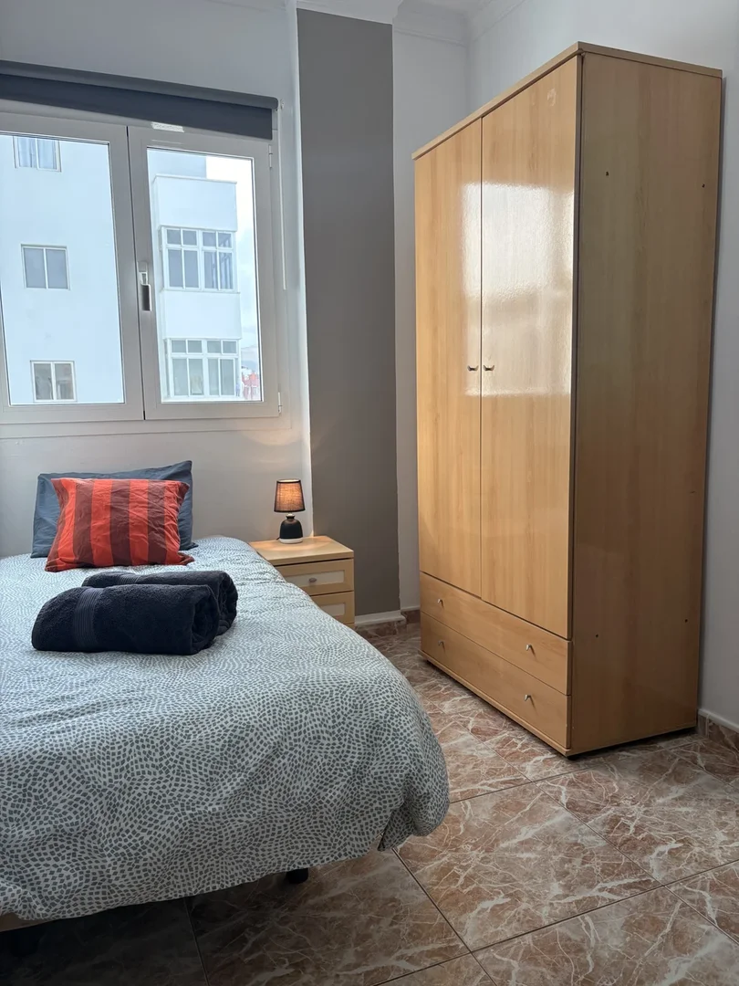 Chambre conviviale pour les étudiants dans  avec des équipements modernes
