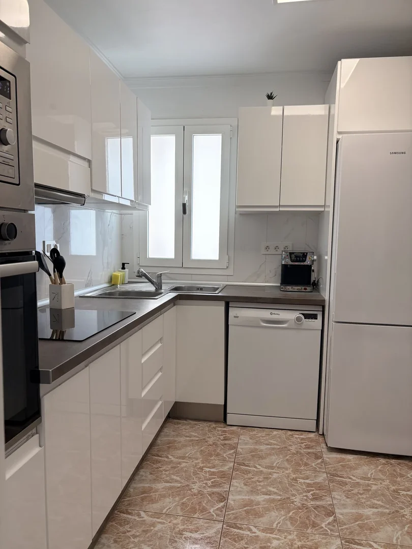 Chambre confortable pour étudiants disponible dans 