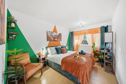 Entire apartment at 34 Ednaston Road, image 5 of 29