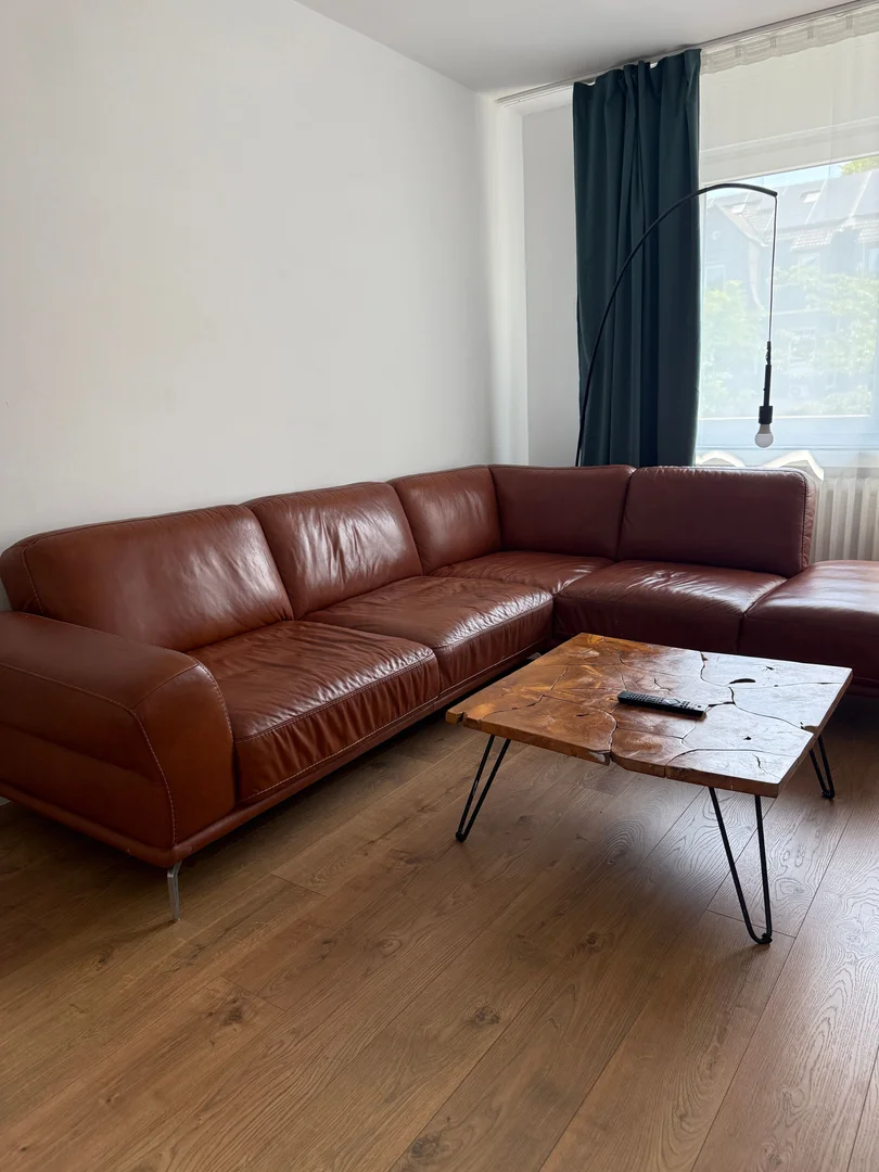 Chambre d'étudiant à avec espace d'étude et installations communes