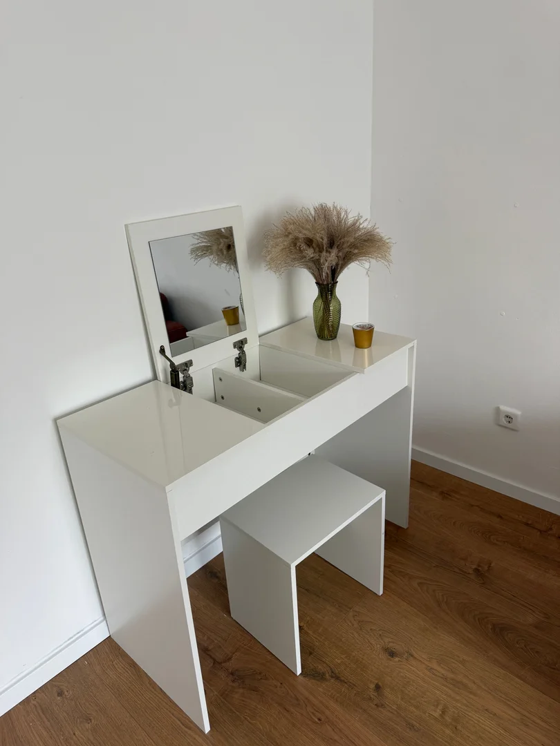 Chambre confortable pour étudiants disponible dans