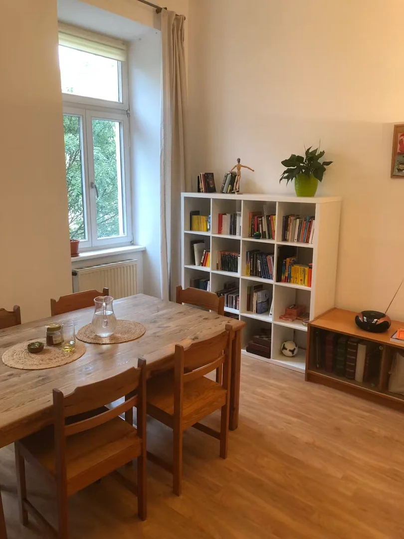 Economical student room with convenient location in
