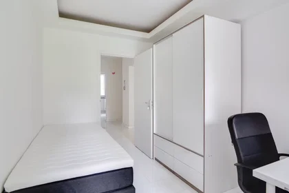 Quarto privado em Adriaan Dortsmanstraat, Prins Alexander, imagem 2 de 10