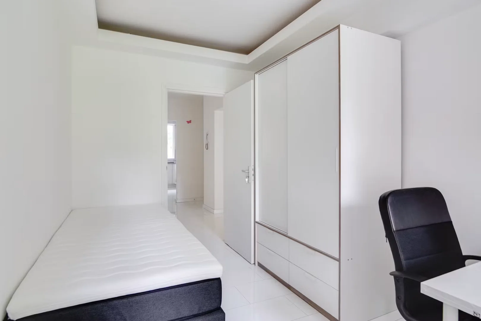 Quarto de estudante económico perto do campus em 