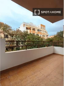 Private room at Carrer d'Indalecio Prieto, image 10 of 19