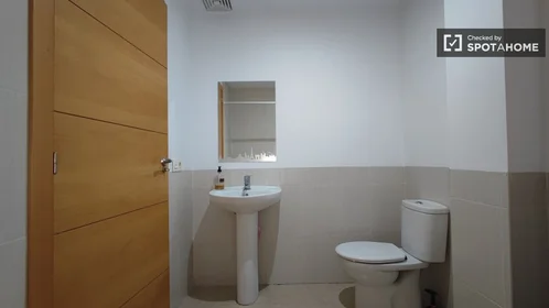 Habitación privada en Carrer Antoni Rosselló i Nadal, imagen 13 de 15