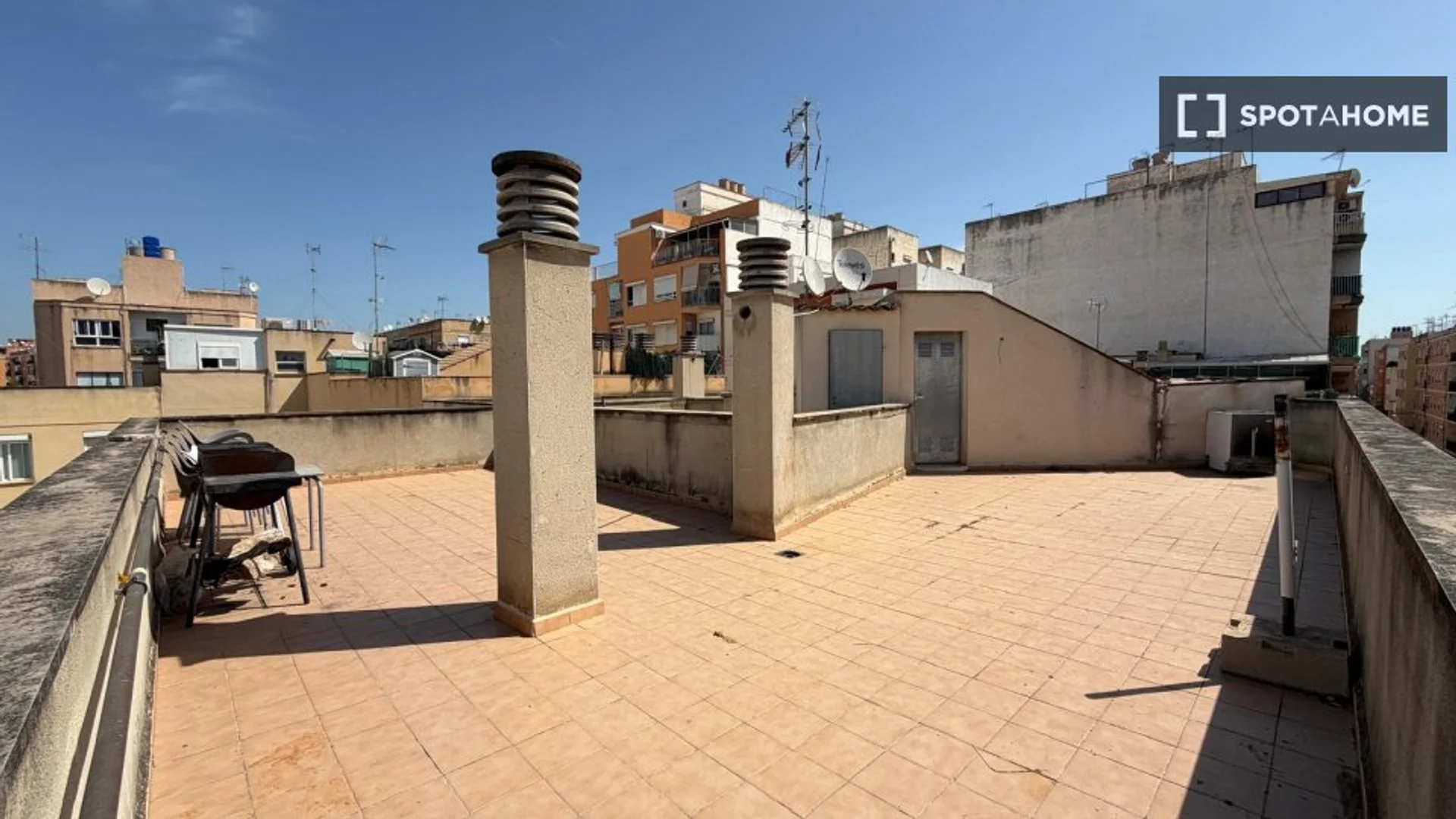 Chambre confortable pour étudiants disponible dans 